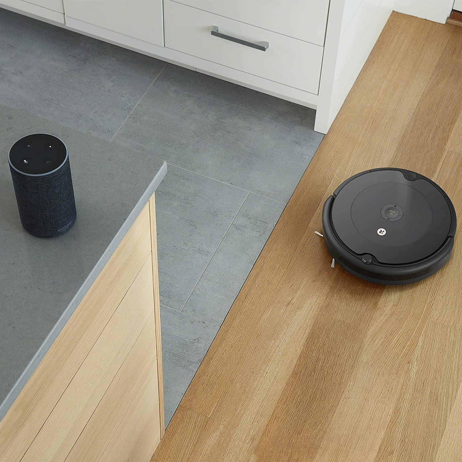 Irobot Roomba 694 Robot Vacuum-Wi-Fi Connectivity, Good for Pet Hair, Carpets, Hard Floors, Self-Charging